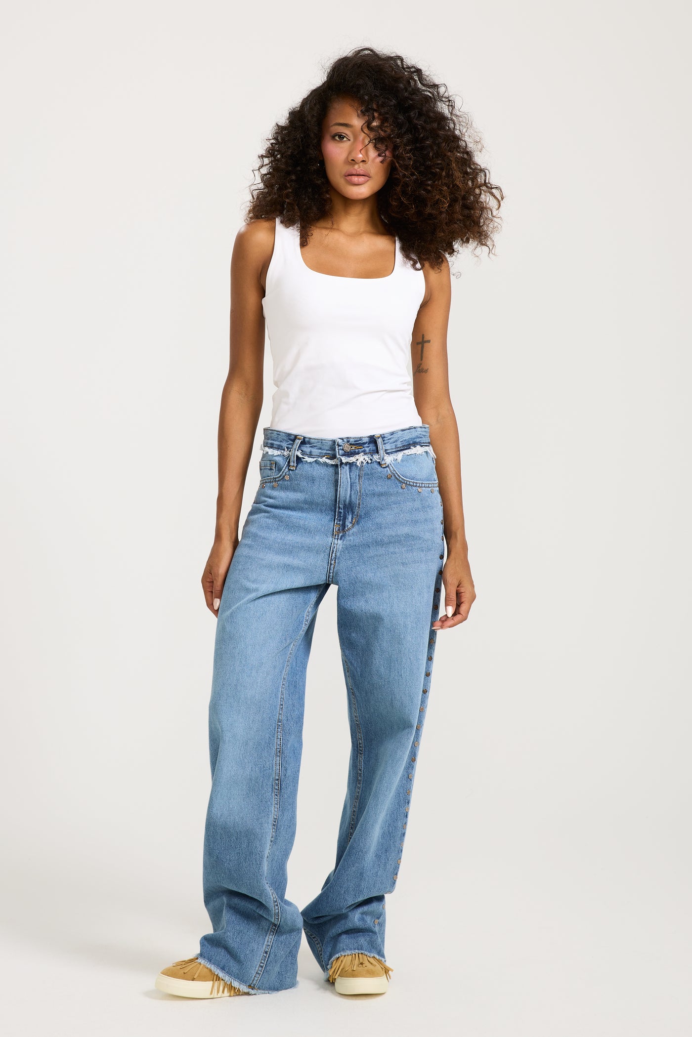 Unfinished studded Denim Mid Wash