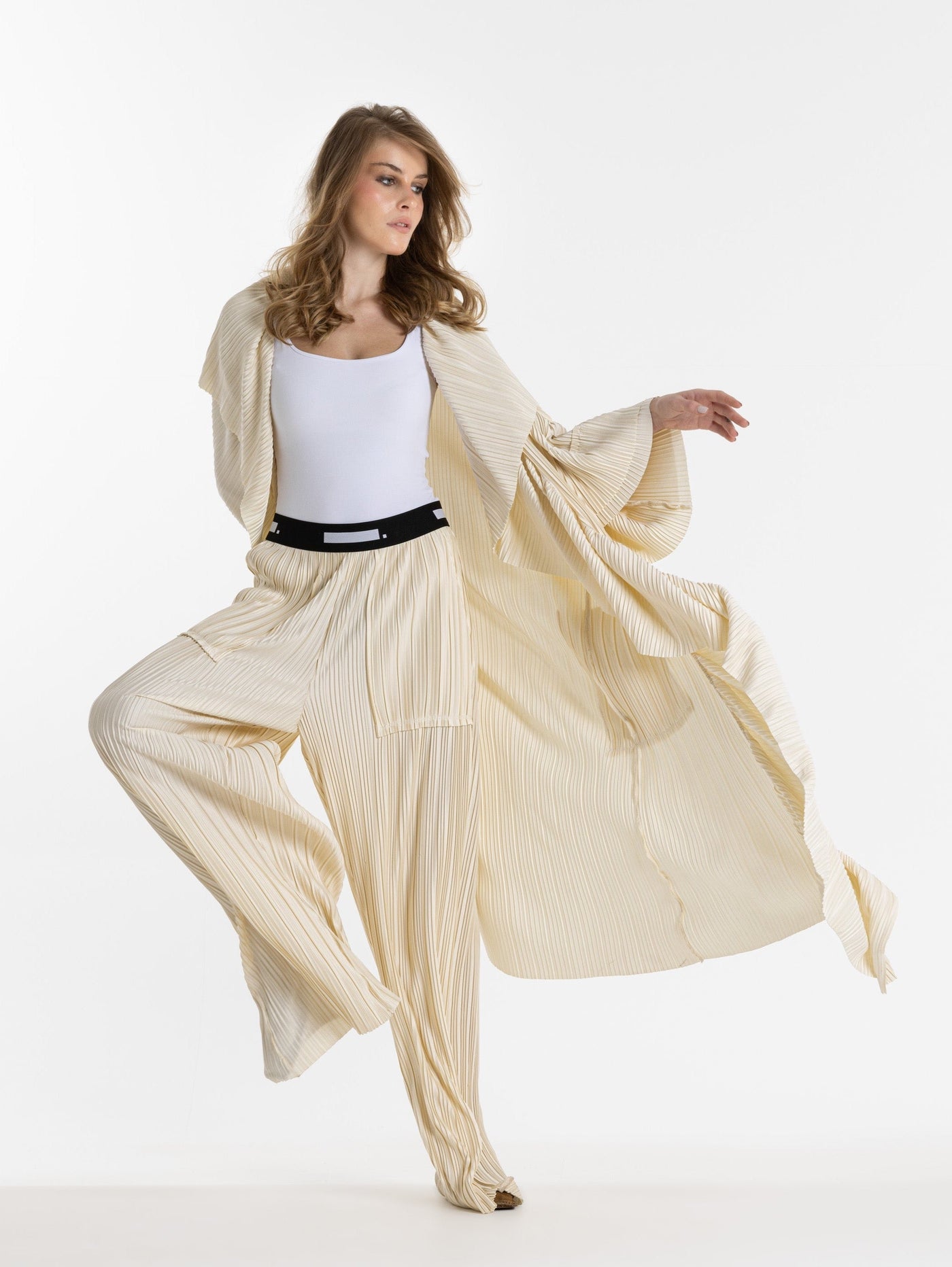 Midi Pleated Oversize Kimono In Off White