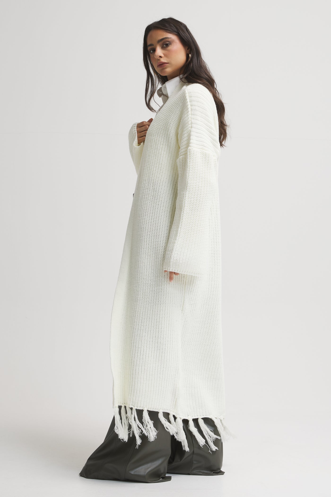 Maxi Hem Fringes Cardigan In White