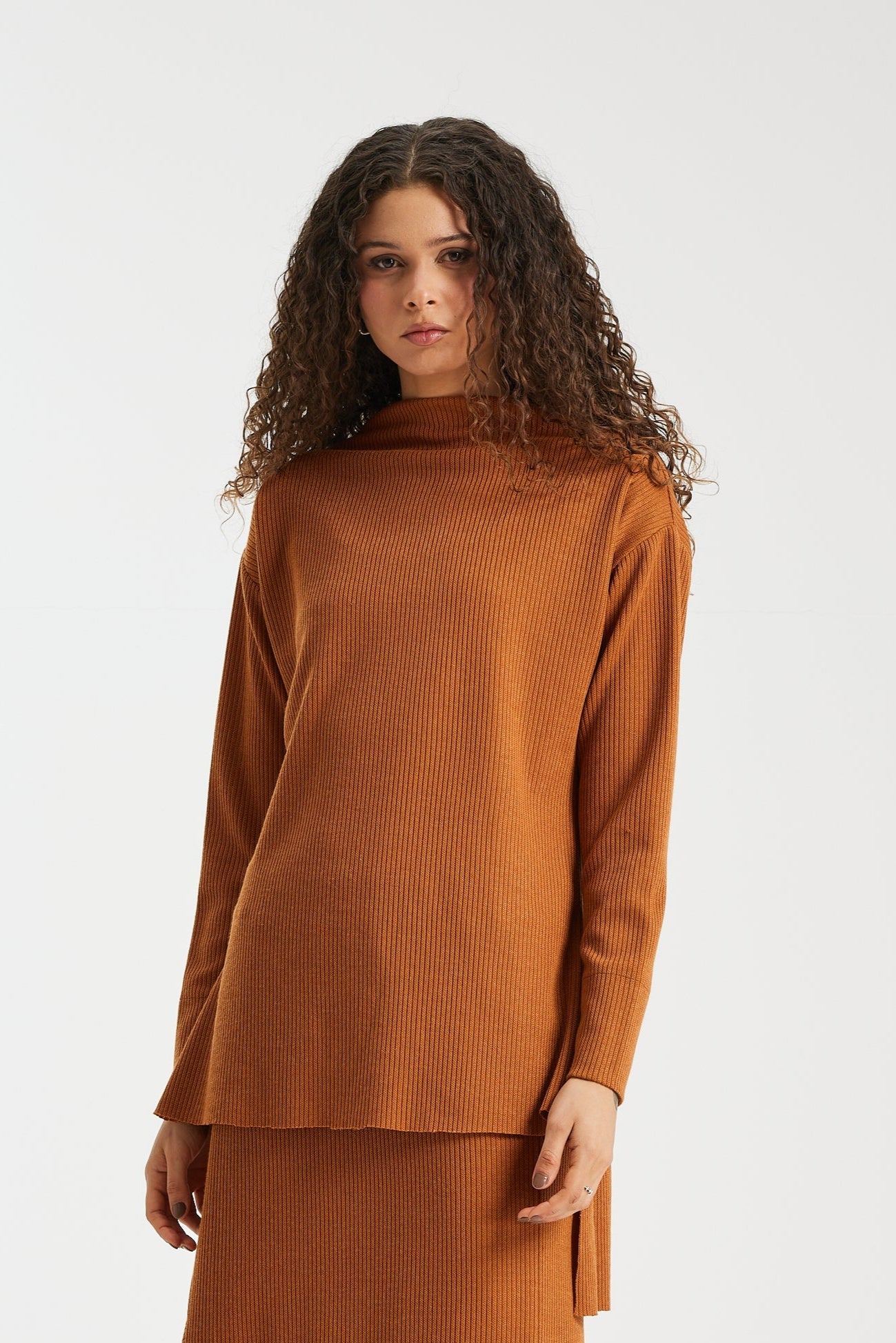 High Low Ribbed Sweater In Camel