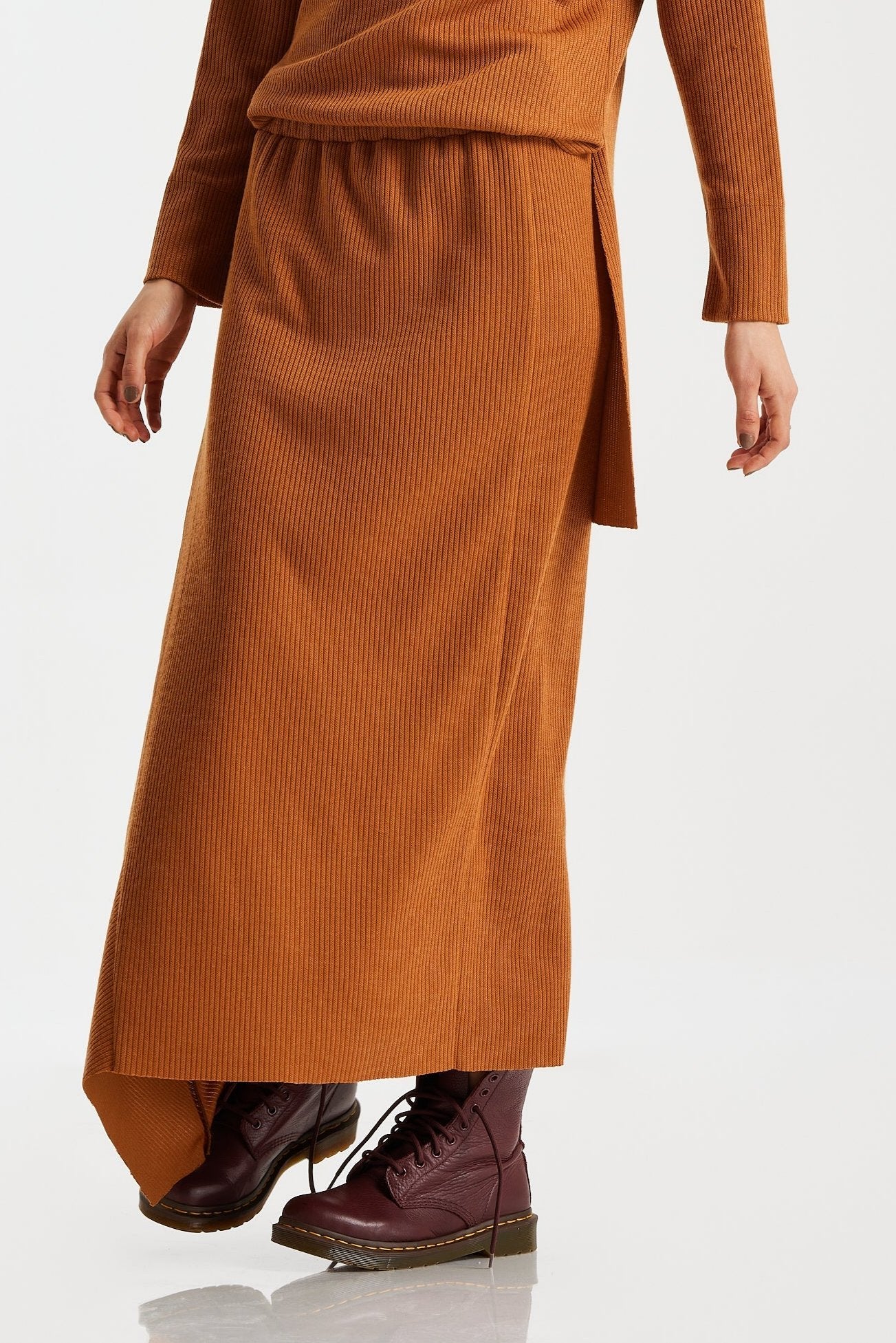 Knitted Ribbed Midi Skirt In Camel