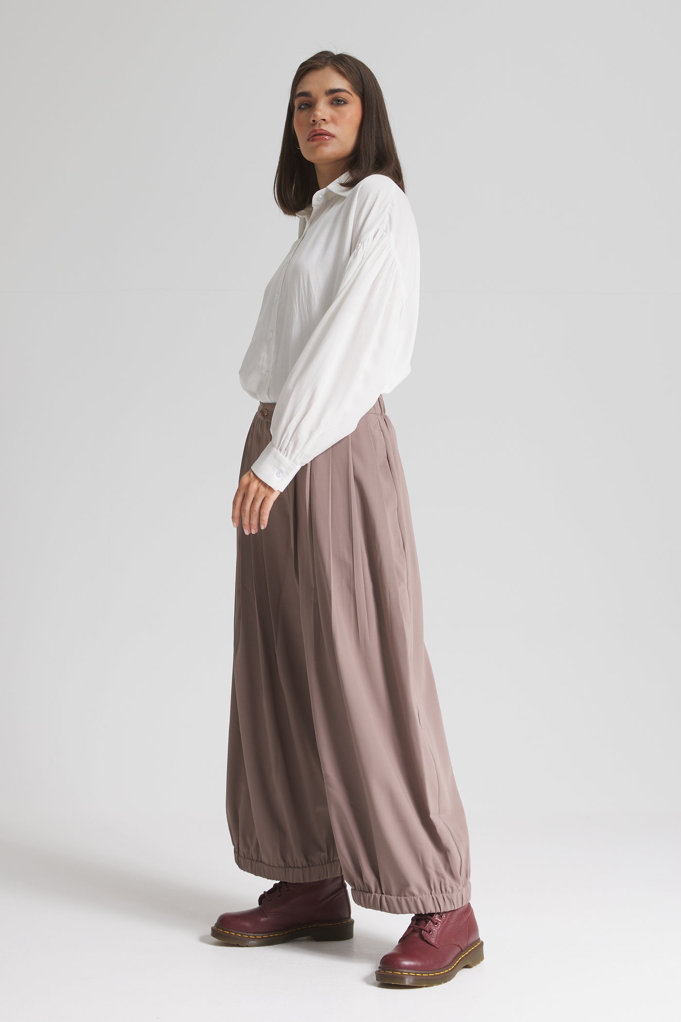 Extra Wide Leg Light Cropped Pants In Grey