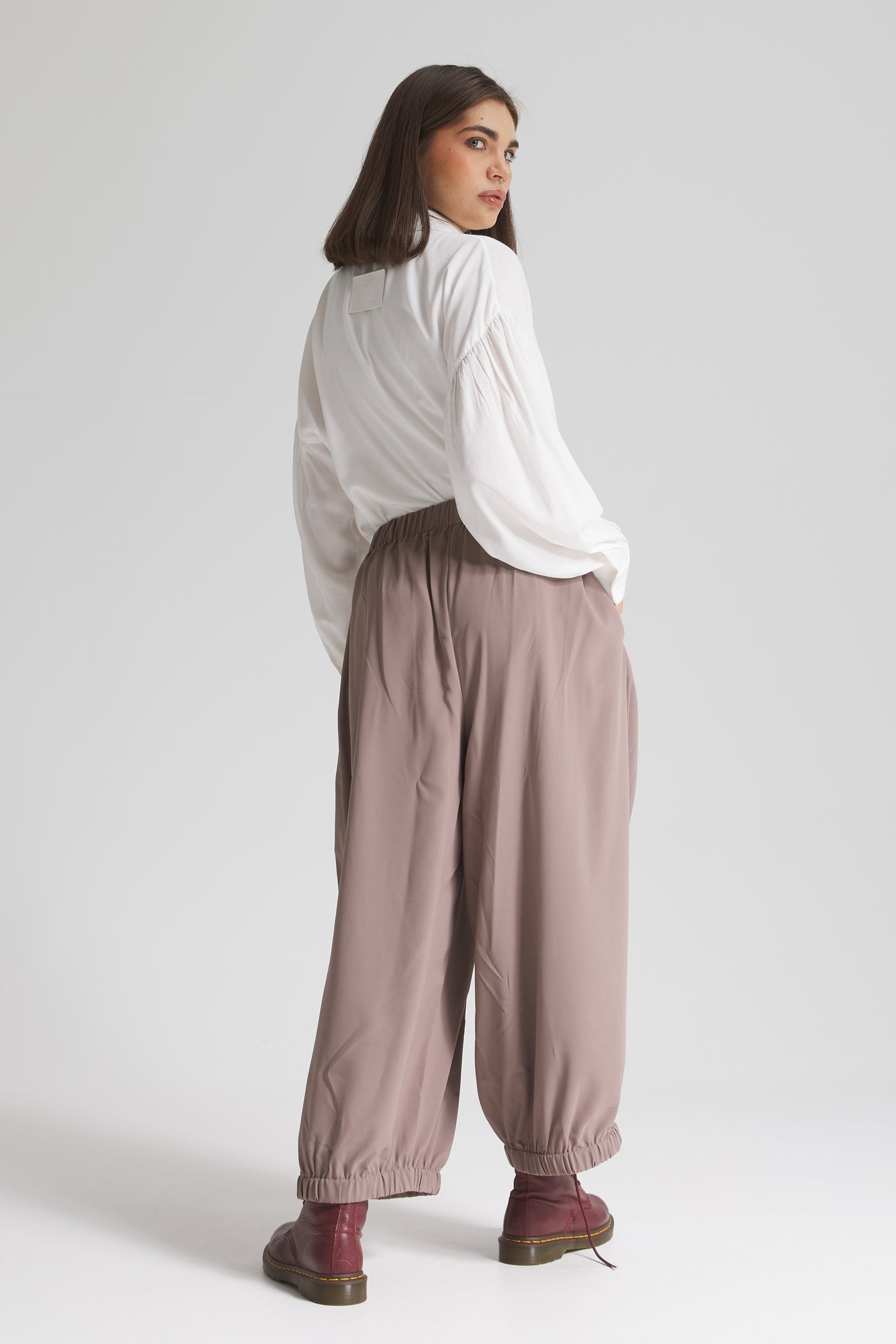 Extra Wide Leg Light Cropped Pants In Grey