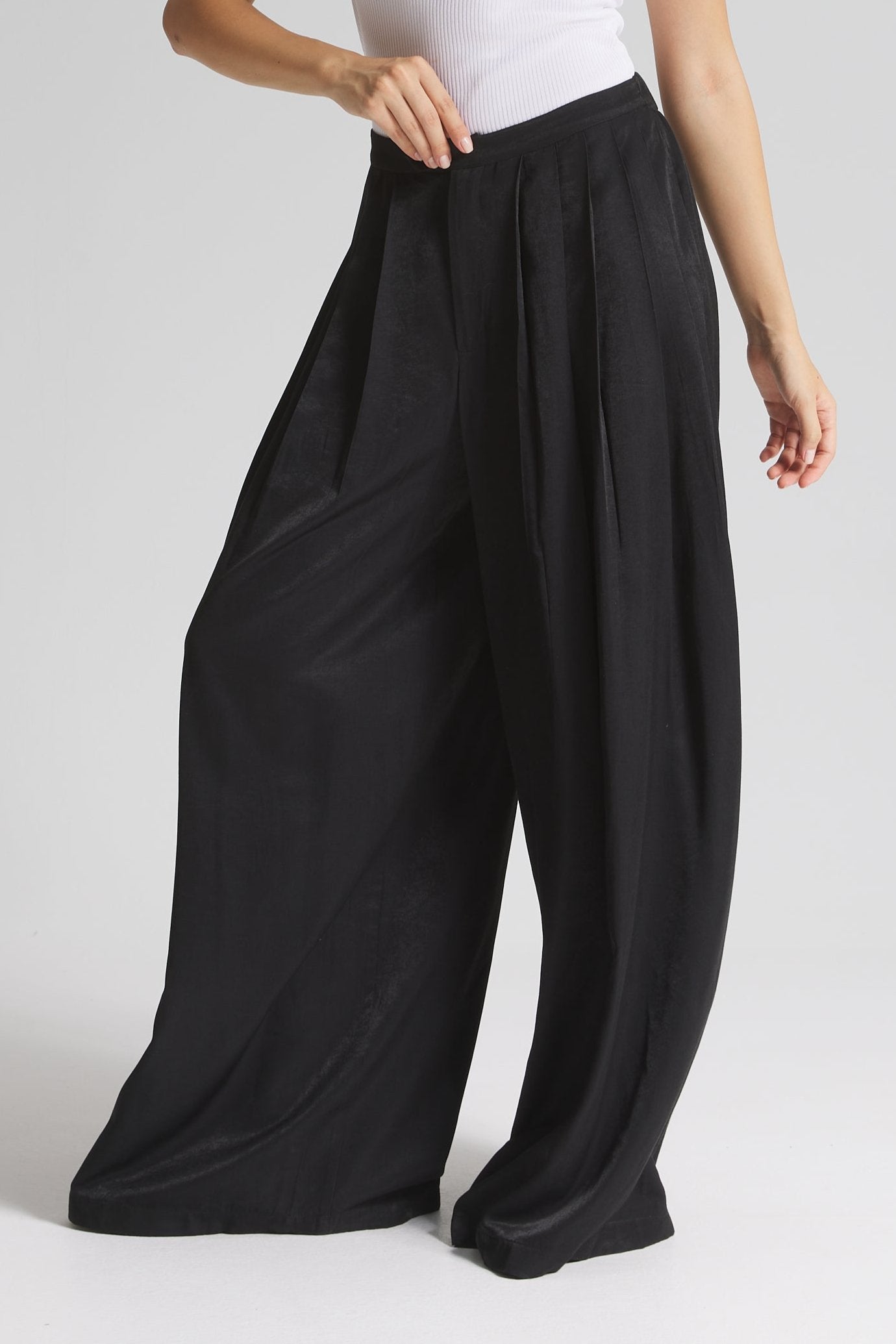 Soft Extra Wide leg In Black