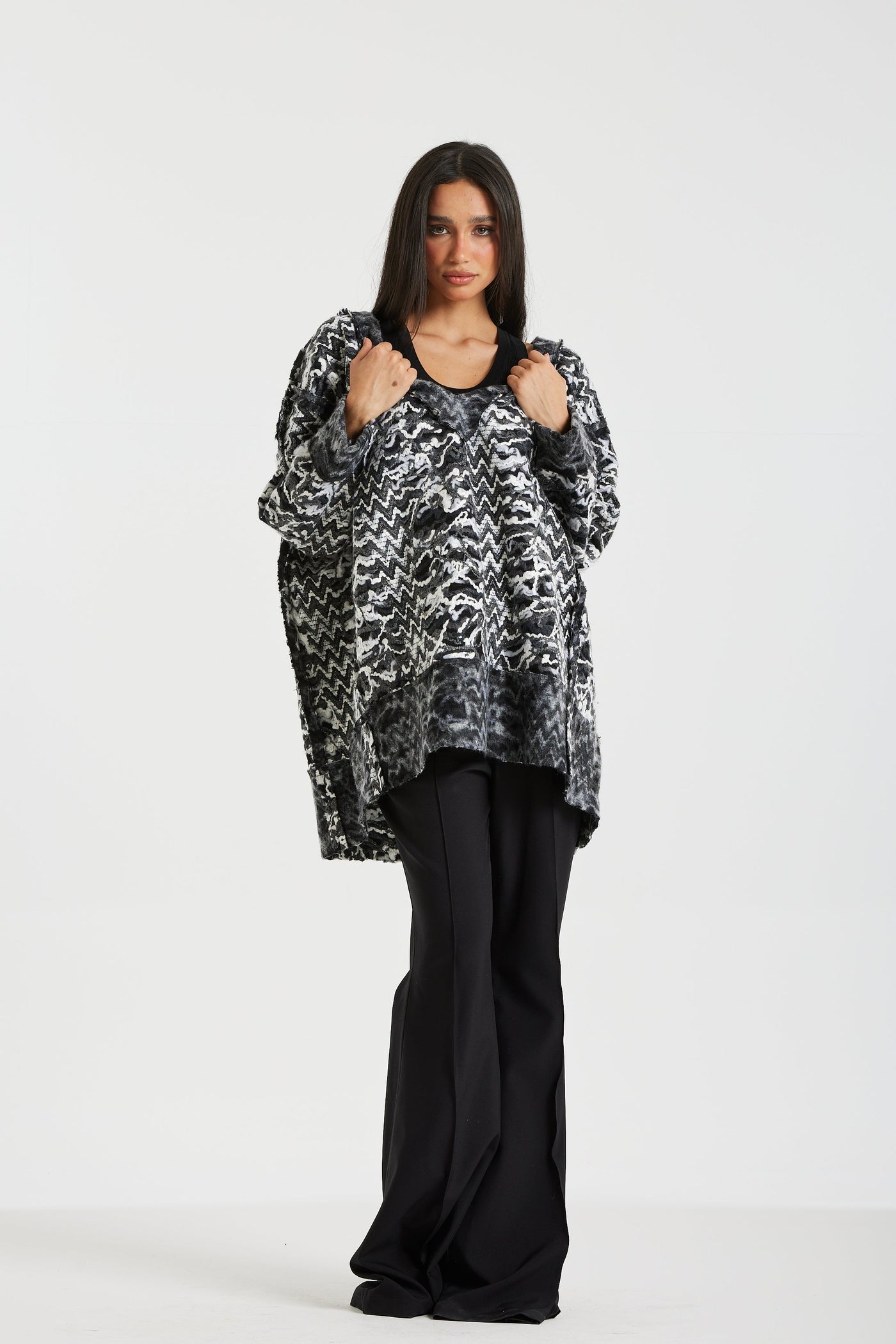 Oversize V Neck Pullover In Black