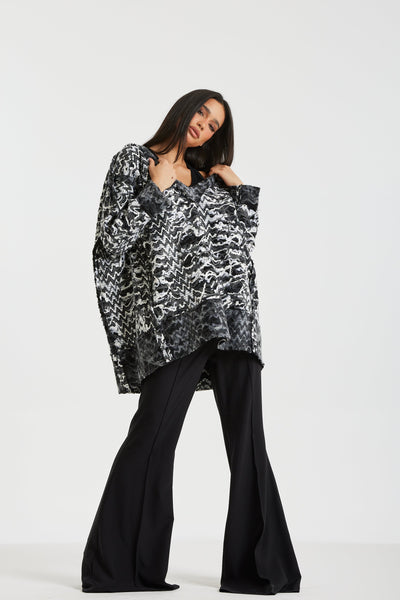 Oversize V Neck Pullover In Black