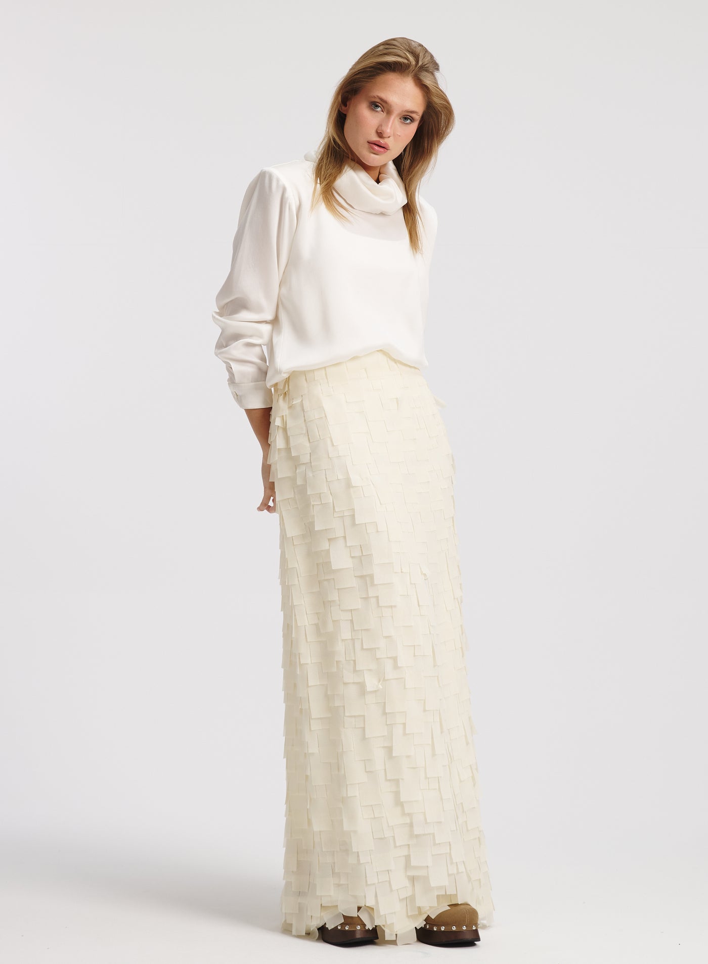 Silk High Low Top In off White