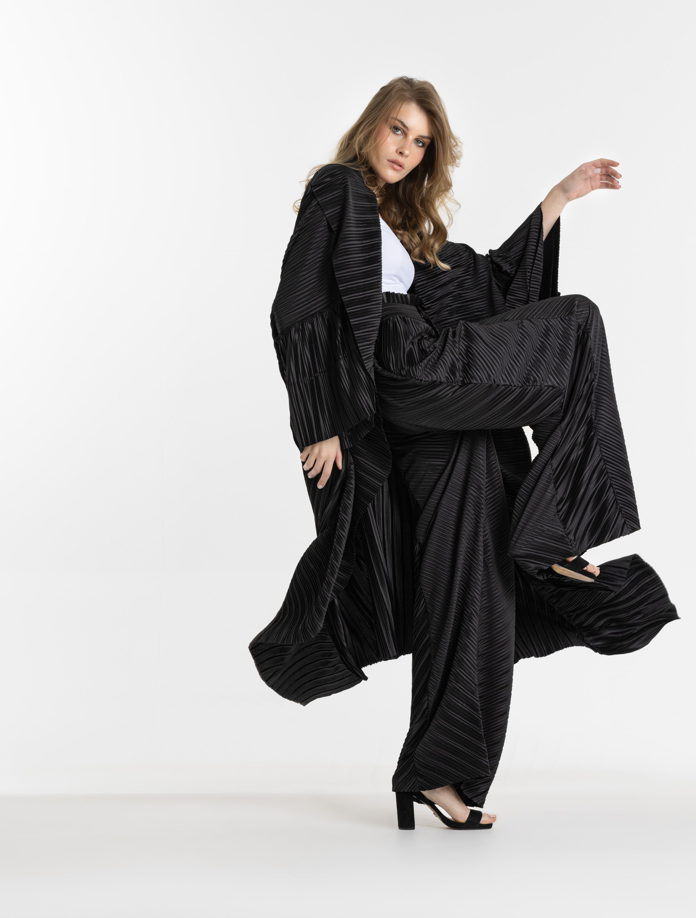 Midi Pleated Oversize Kimono In Black